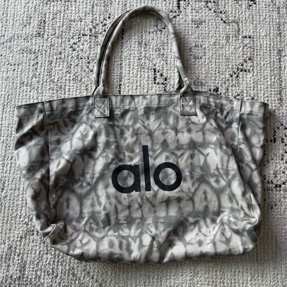 ALO Yoga Gray Cloudy Tote Bag
